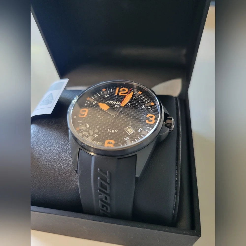 Torgoen T10 TN-1019 Blackbird Carbon Sapphire 44mm, Black Silicone Strap Watch